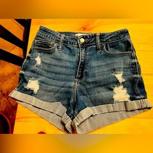 Hollister Curvy High Rise 3” shorts, size 28